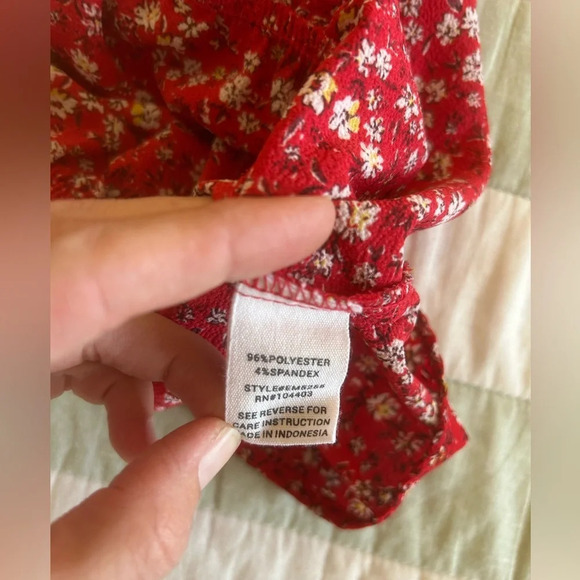 E & M red floral blouse size S - Picture 10 of 12